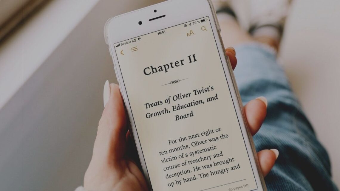 Reading Books On Phone Is It A Good Idea? Gobookmart