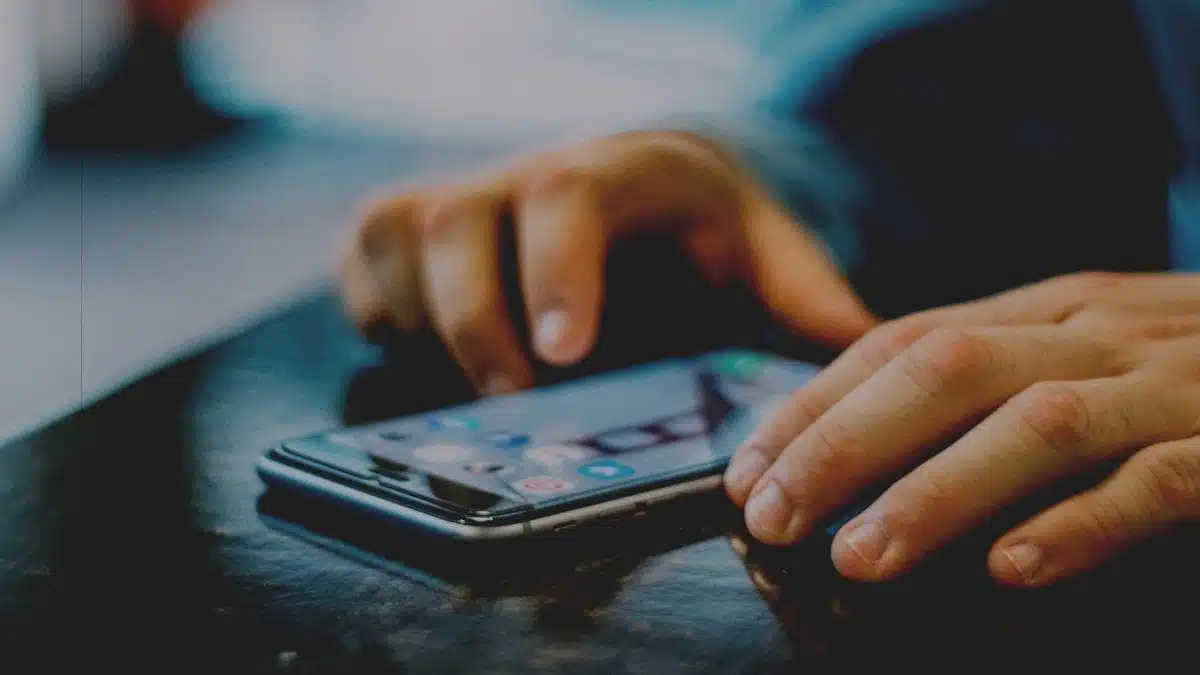 Reading Books On Phone: Is It A Good Idea?