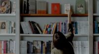 5 Things Every Book Lover Does | Things Bookworms Can Relate To