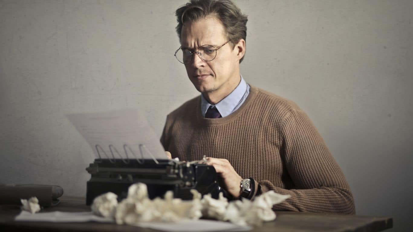 10 Useful Tips For Writers | Qualities Every Writer Must Possess