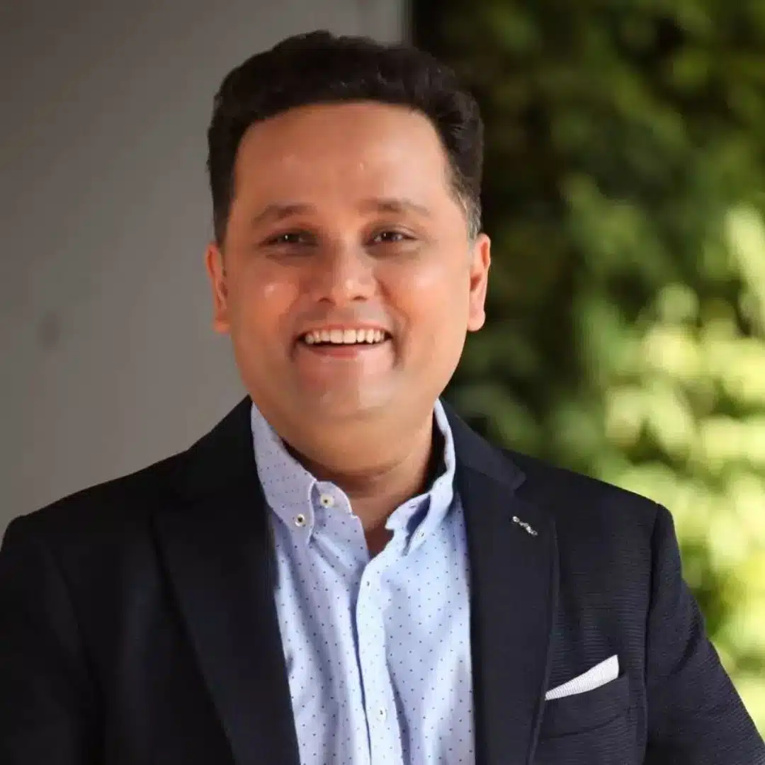 10 Authors That Everyone Needs to Read - Amish Tripathi