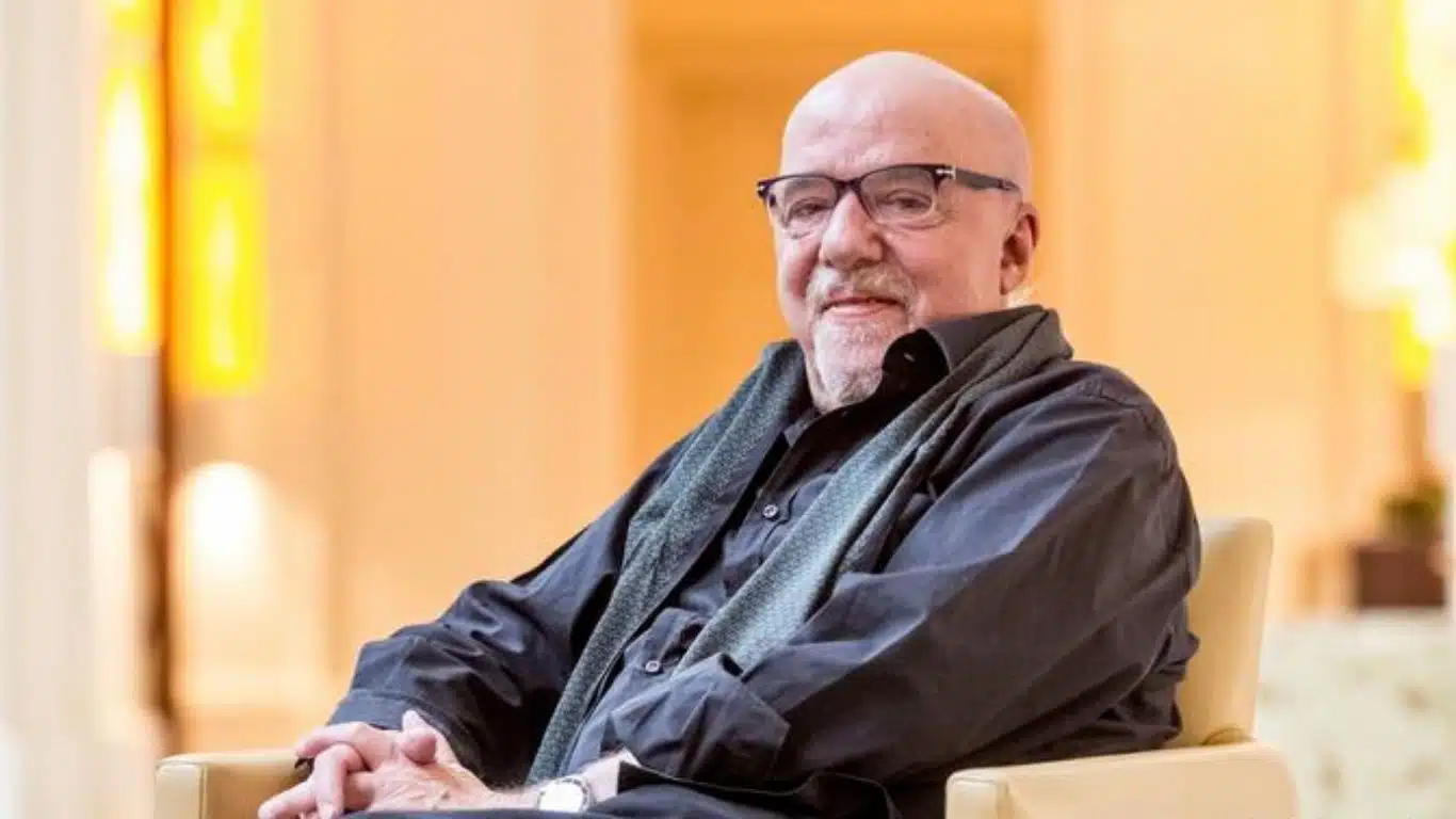 10 Reasons to Read Books Written by Paulo Coelho