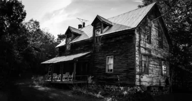 Top 10 books with haunted house