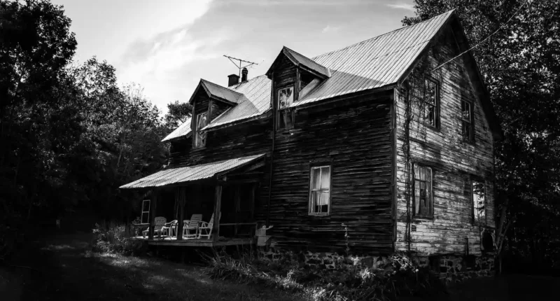 Top 10 books with haunted house