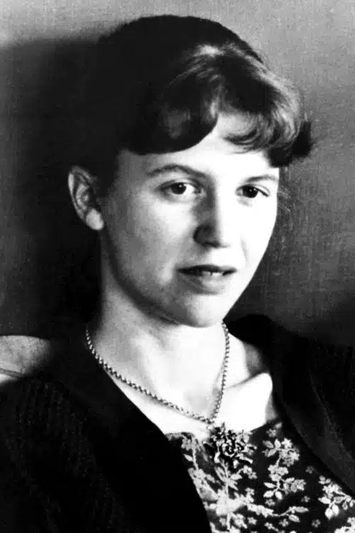 10 Famous Poets Born in October - Sylvia Plath