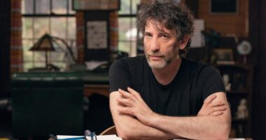 Neil Gaiman | Biography | Early Life and Career