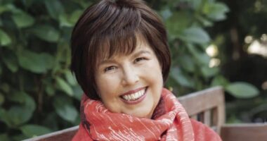 Biography of Debbie Macomber | Life and Career