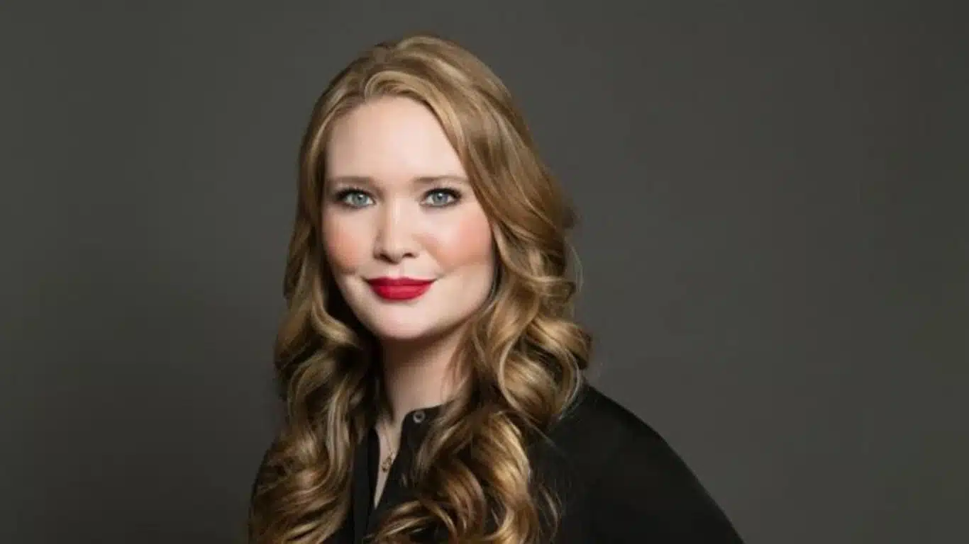 Sarah J. Maas Biography | Life and Works