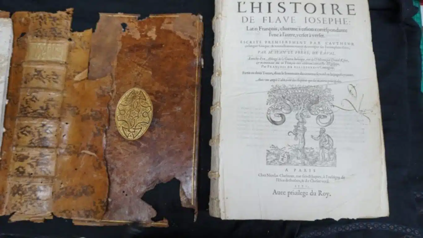 To Judge a Book by Its Cover