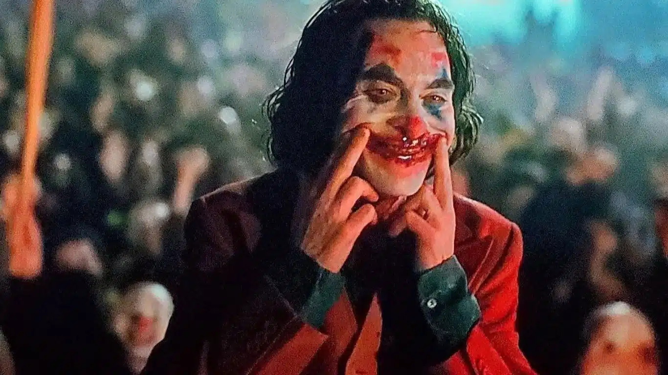 A Joker who failed in comedy - Created an extension of a smile