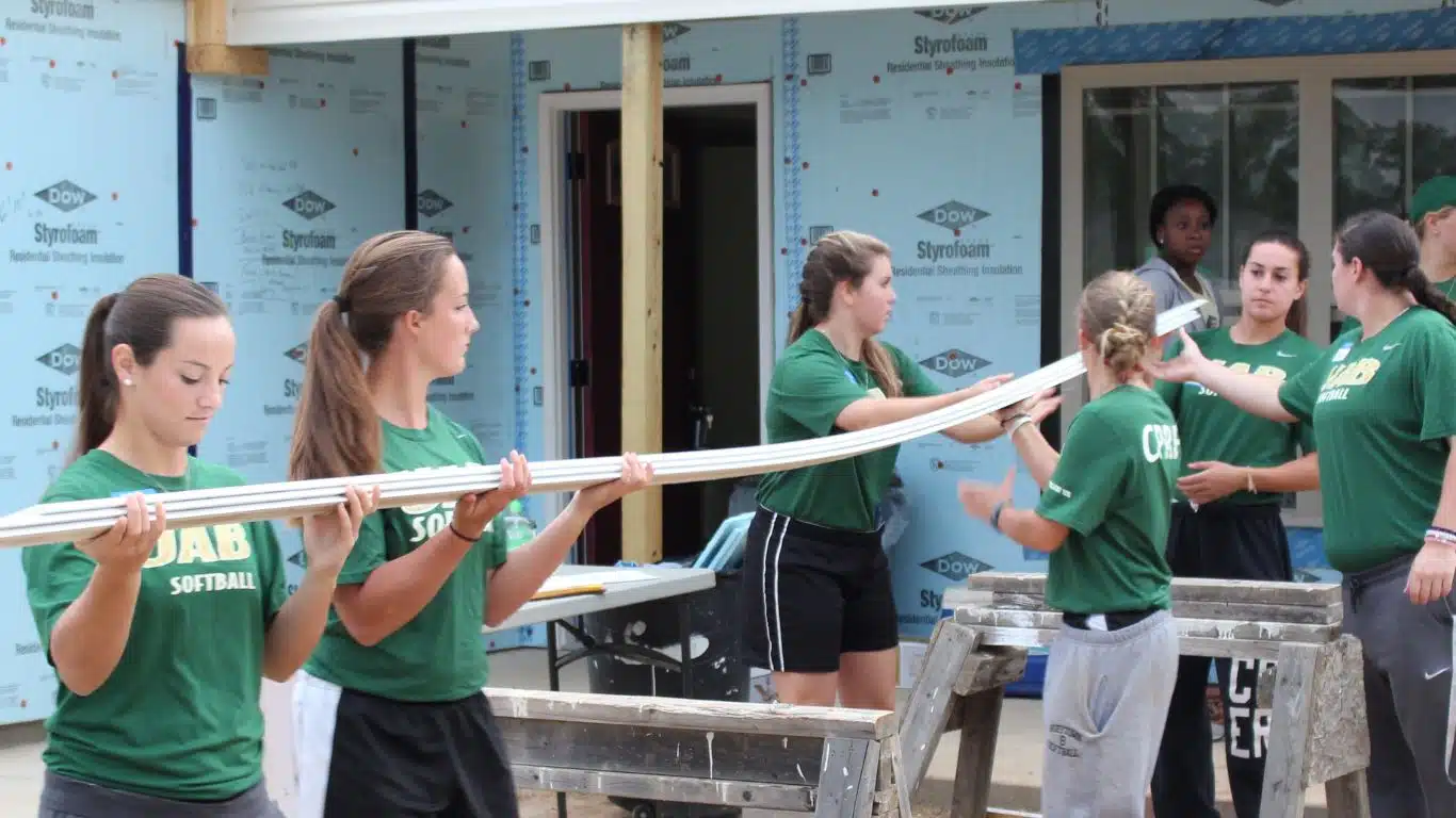 The Benefits of Extracurricular Activities for Student Development - Opportunities for community service and leadership