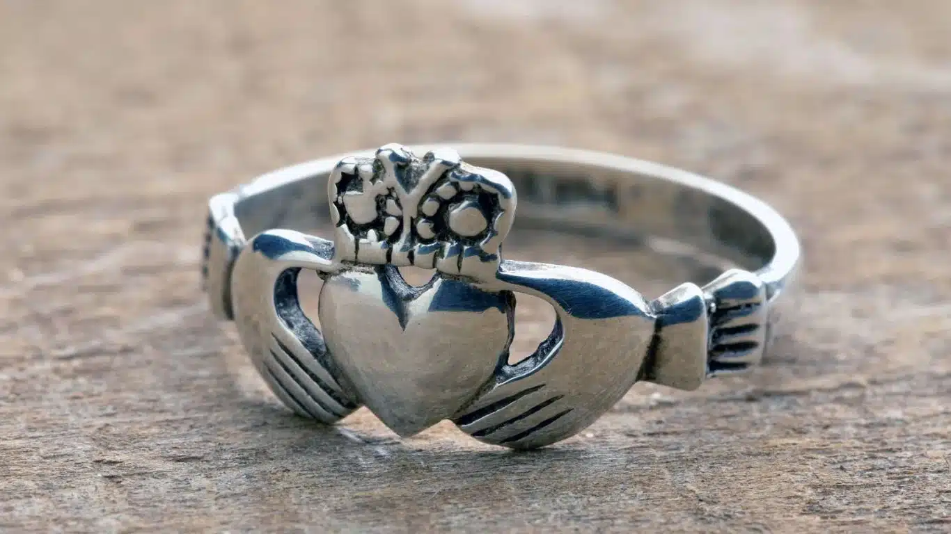 20 Most Iconic Symbols in Different Cultures - Claddagh (Ireland)