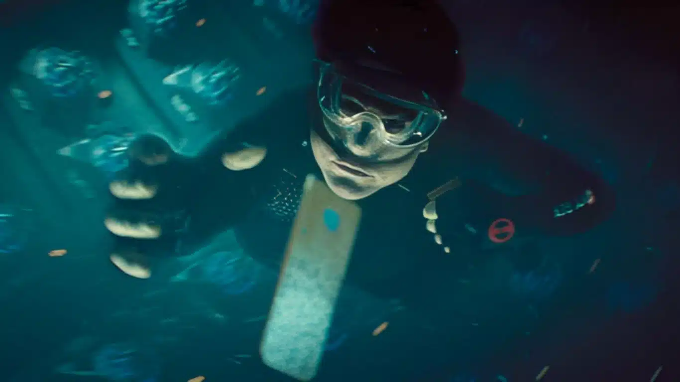 Mind-Blowing Movie Stunts Ever Executed by Tom Cruise in Mission Impossible - Holding his breath for 6 minutes