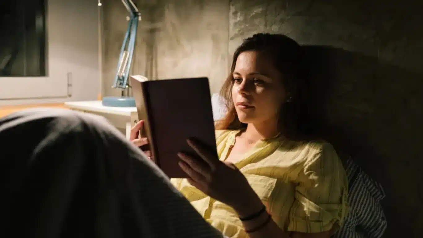 Why Smart People Read Books - Reading can improve sleep