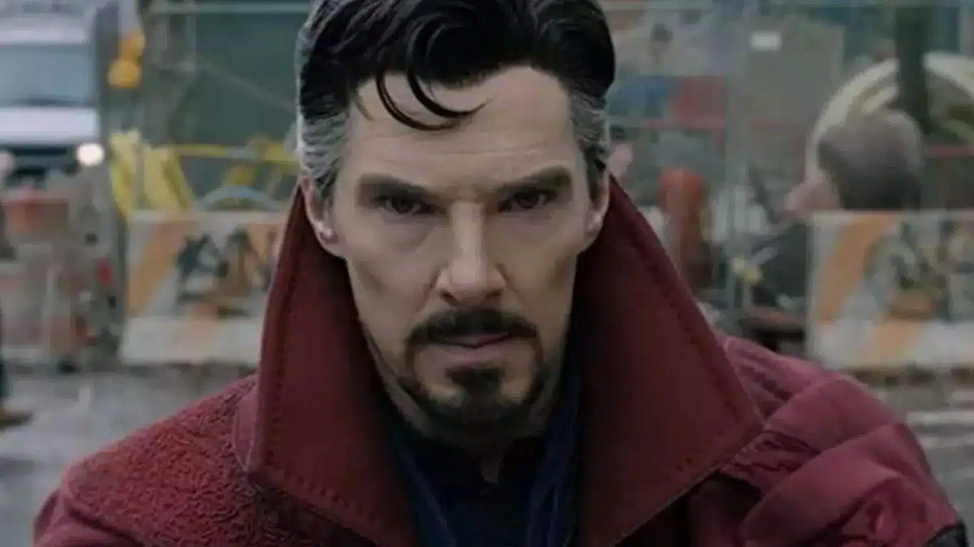 10 Best Suit-Ups in Marvel Movies - Stephen Strange donning the Cloak of Levitation