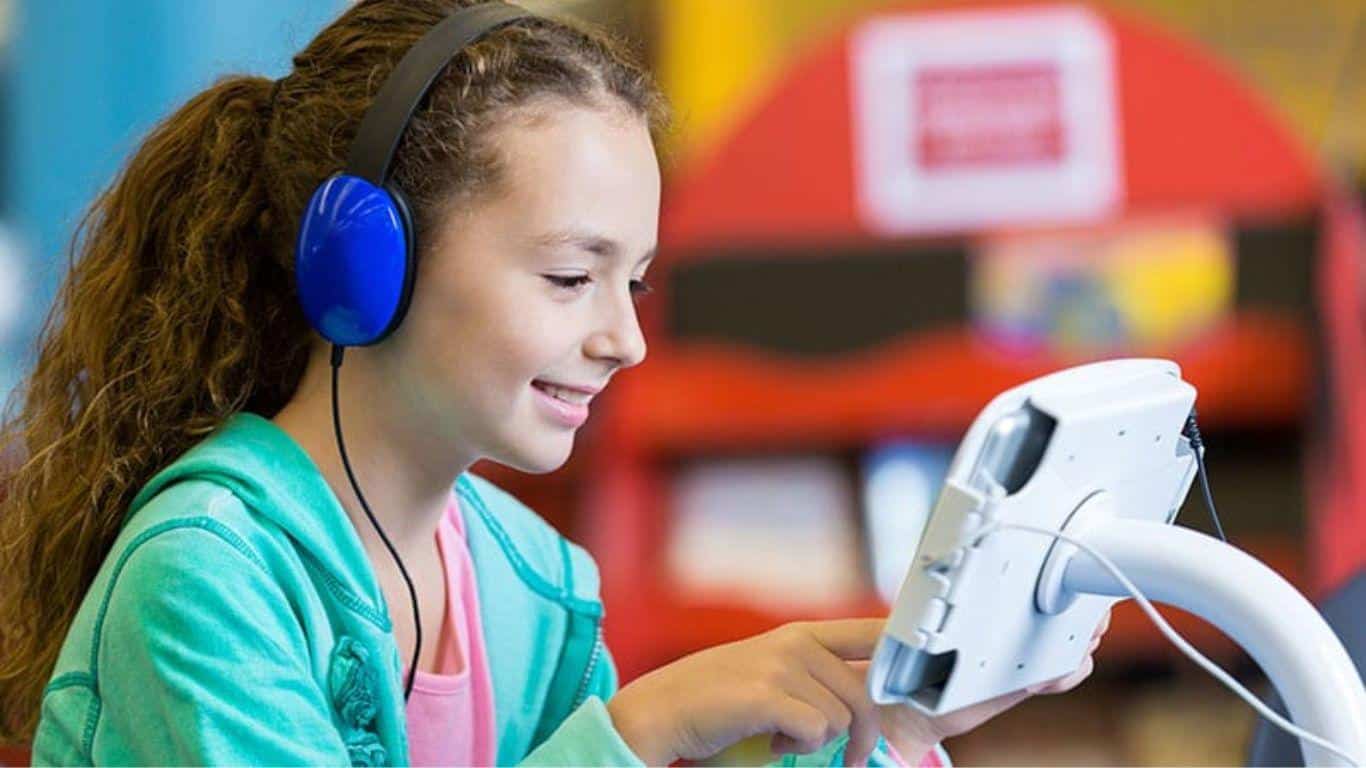 सीखने की अक्षमता वाले छात्रों के लिए ऑडियोबुक के लाभ - बहुसंवेदी शिक्षा