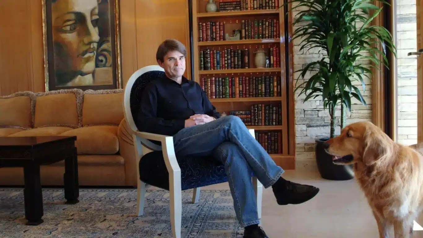 Top 20 Best-Selling Authors of All Time - Dean Koontz
