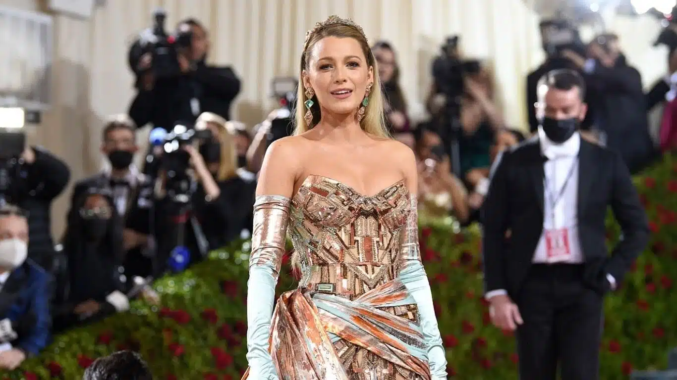 10 Most Beautiful Actresses in DC Movies - 10 Most Beautiful Actresses in DC Movies - Blake Lively