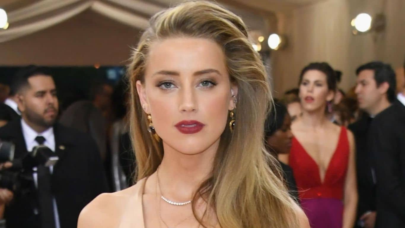 10 Most Beautiful Actresses in DC Movies - Amber Heard
