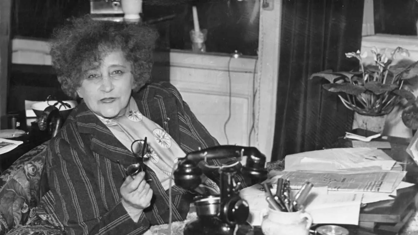 10 Must-Read Authors Whose Name Starts With C - Colette