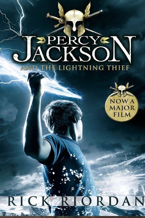 10 libros famosos para niños de 10 años: "Percy Jackson y los dioses del Olimpo: El ladrón del rayo" de Rick Riordan