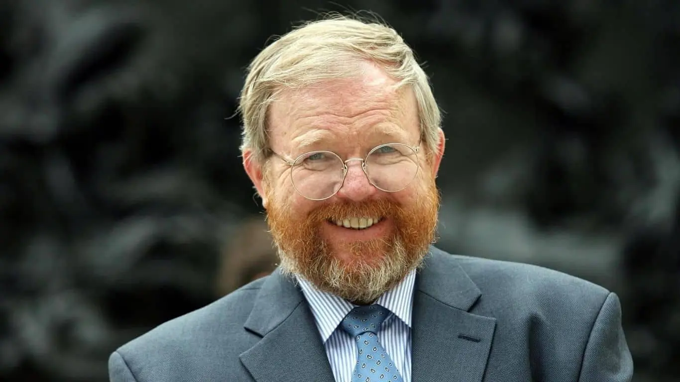 10 Must Read Authors Whose Name Starts With B - Bill Bryson