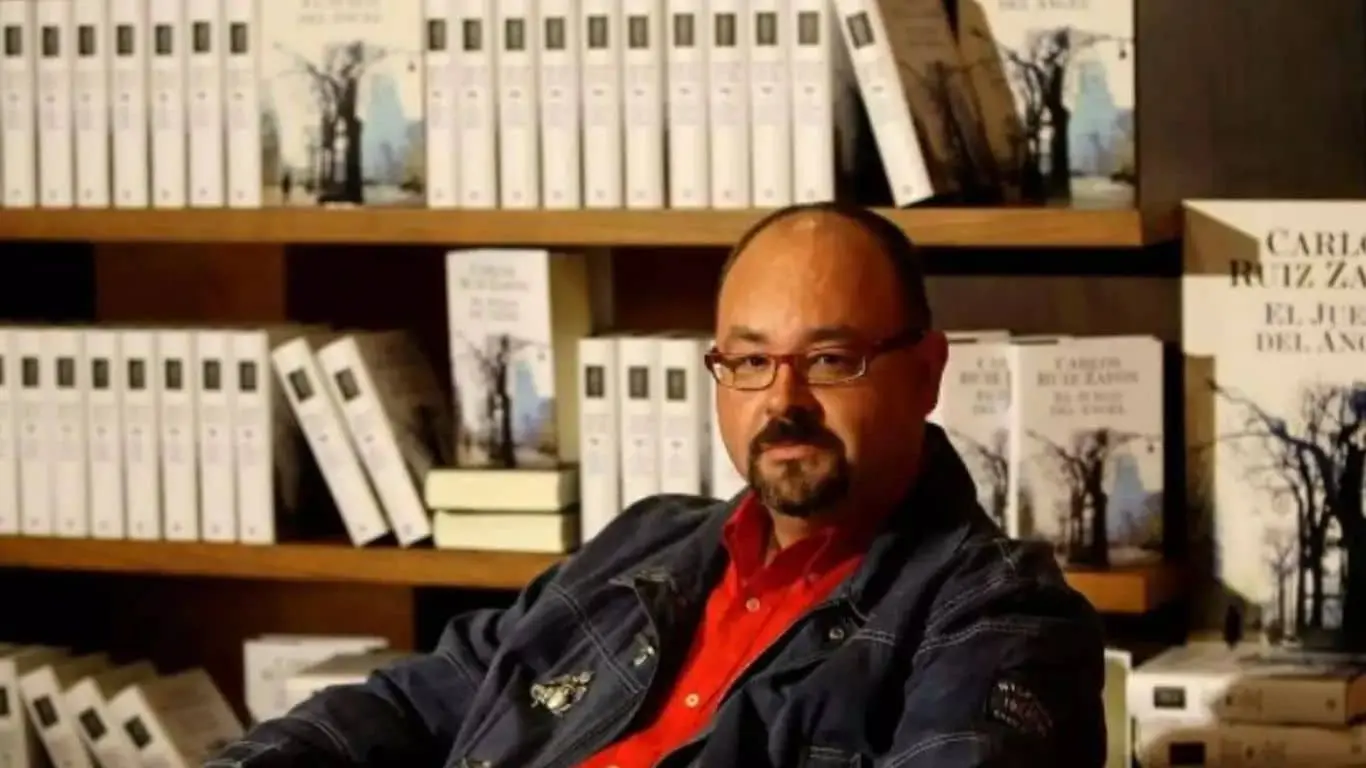 10 Must-Read Authors Whose Name Starts With C - Carlos Ruiz Zafón