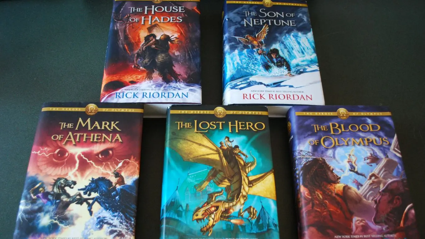 Books like Percy Jackson: 10 Books Similar to Percy Jackson - The Heroes of Olympus series