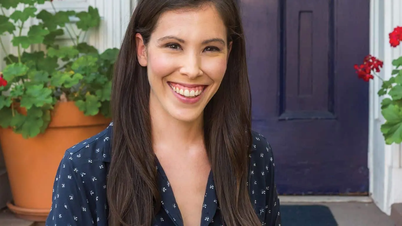 Best Debut Authors of the Month (November 2023) - Ali Rosen