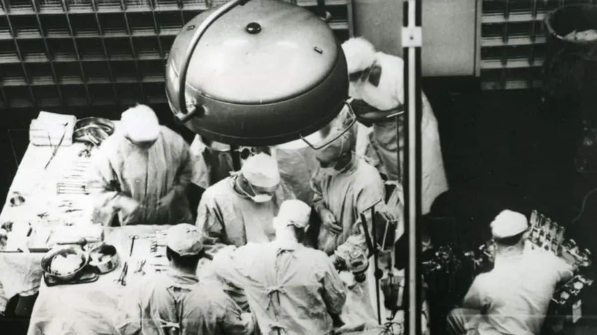 1954 - First Human Kidney Transplant