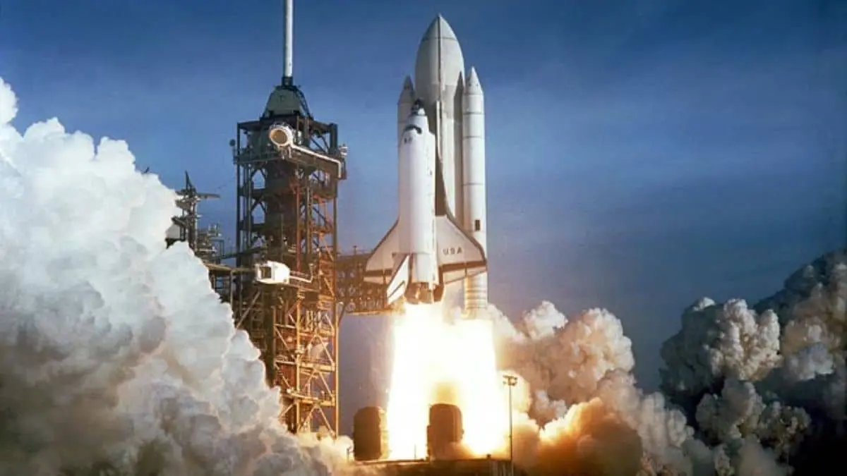 Major Historical Events on December 12 - Today in History - 1985 - NASA Launches Space Vehicle S-207 