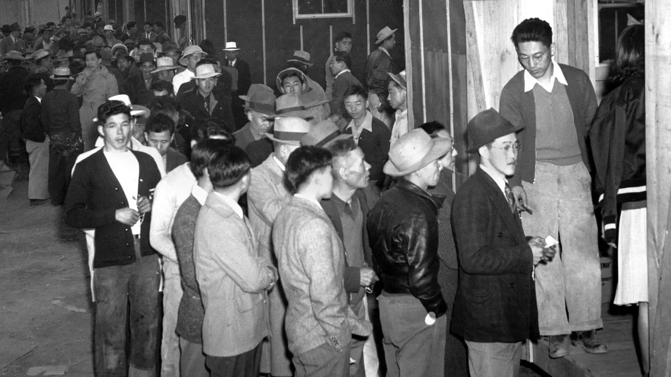 Major Historical Events on December 17 - Today in History - End of Exclusion of Japanese-Americans from West Coast (1944)