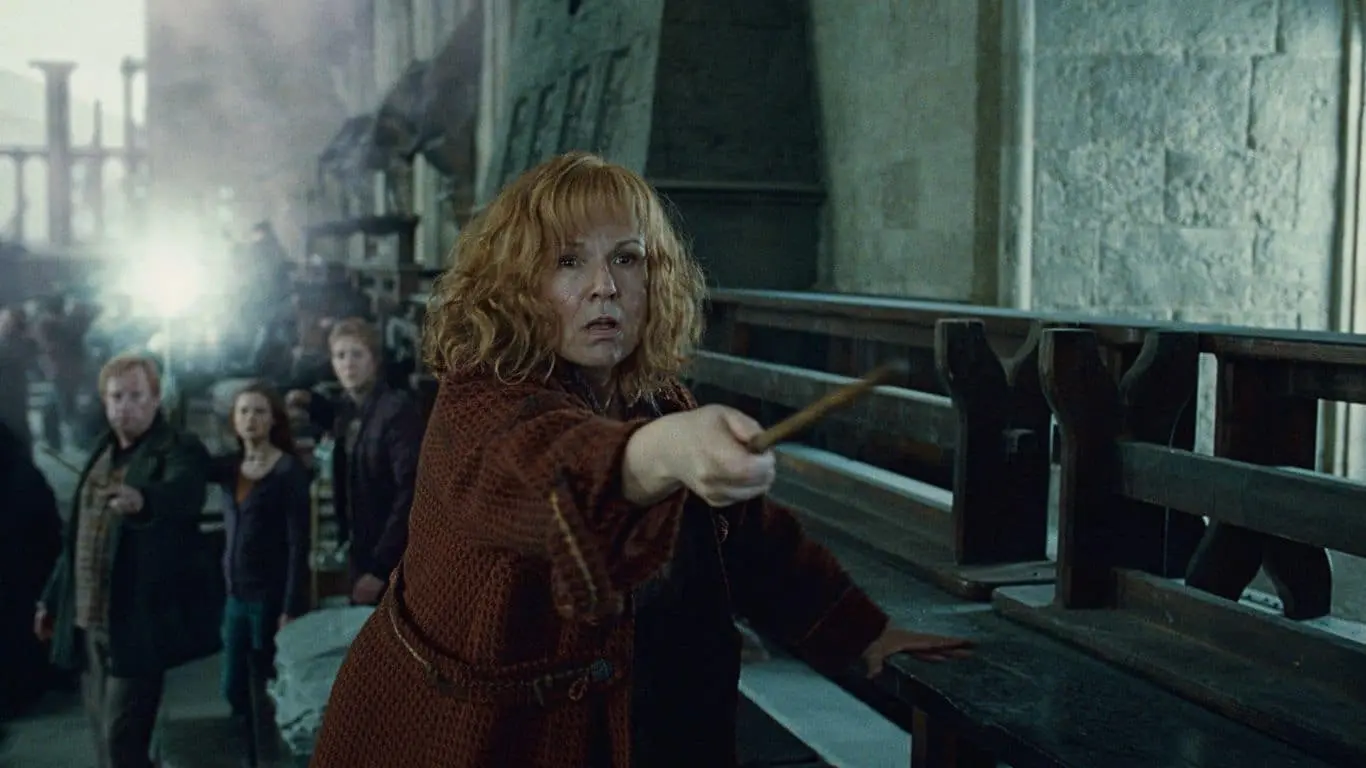 10 Most Powerful Magicians in Harry Potter - Molly Weasley