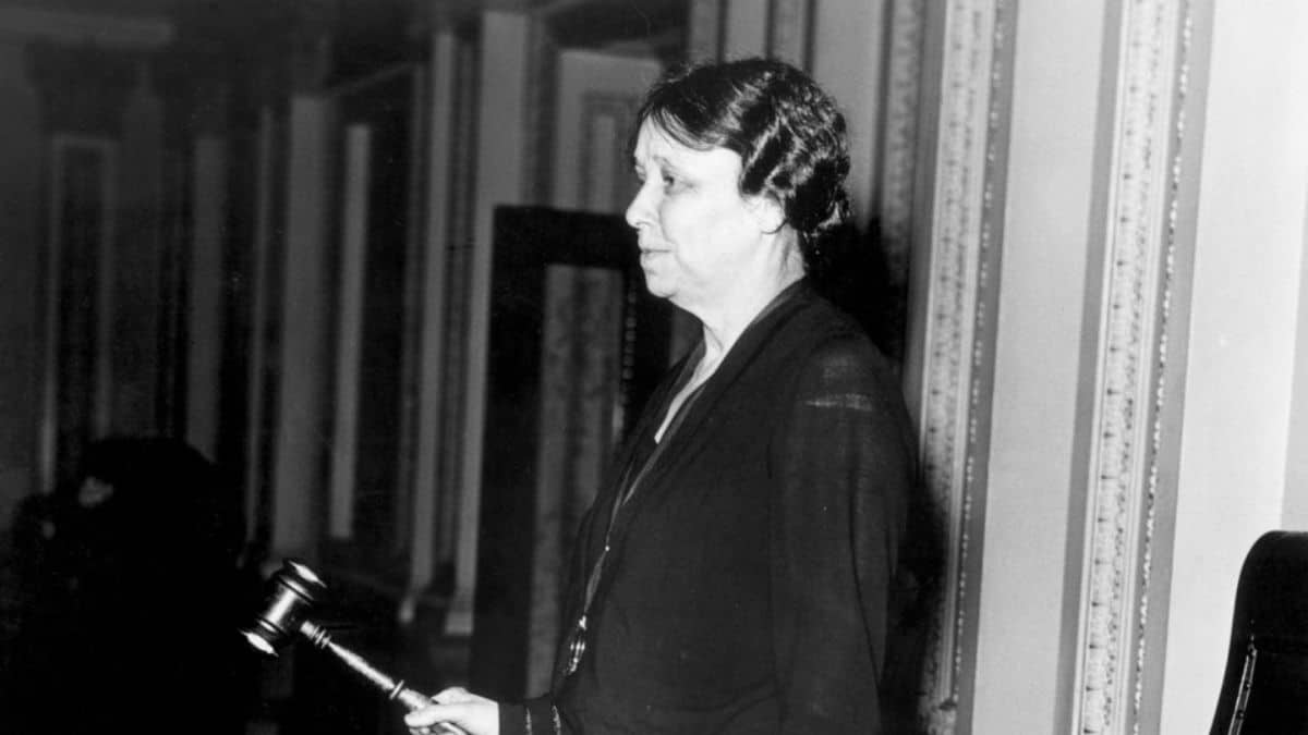 Principales acontecimientos históricos del 12 de enero - Hoy en la historia - 1932: Hattie W Caraway elegida primera senadora