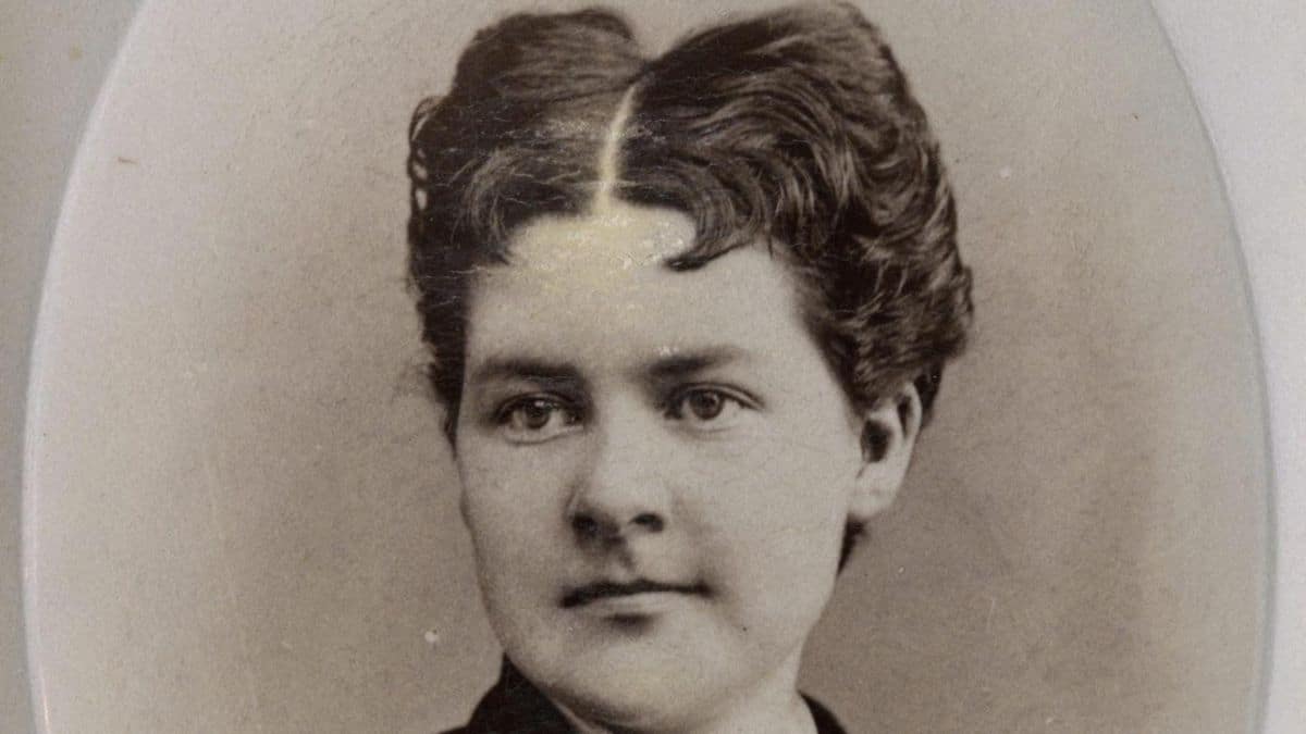 1897: पहली महिला राज्य सीनेटर