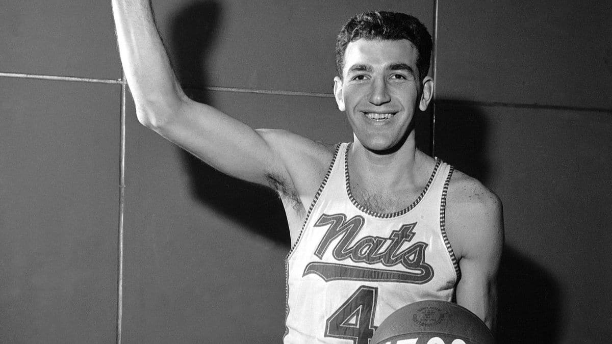 1958: Dolph Schayes establece récord de la NBA