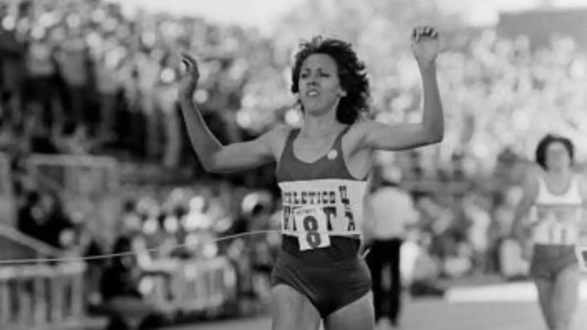 Major Historical Events on January 26 - Today in History - 1980: Decker's Mile Record