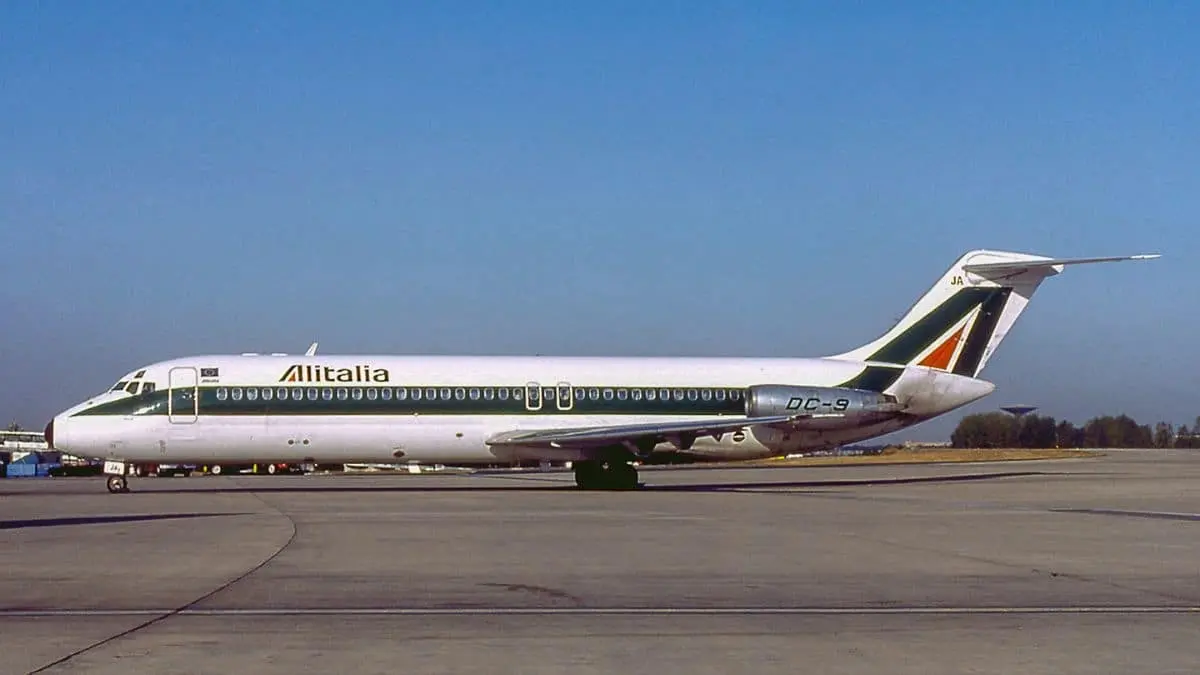 Major Historical Events on February 25- Today in History - 1999 - Alitalia Flight Crashes