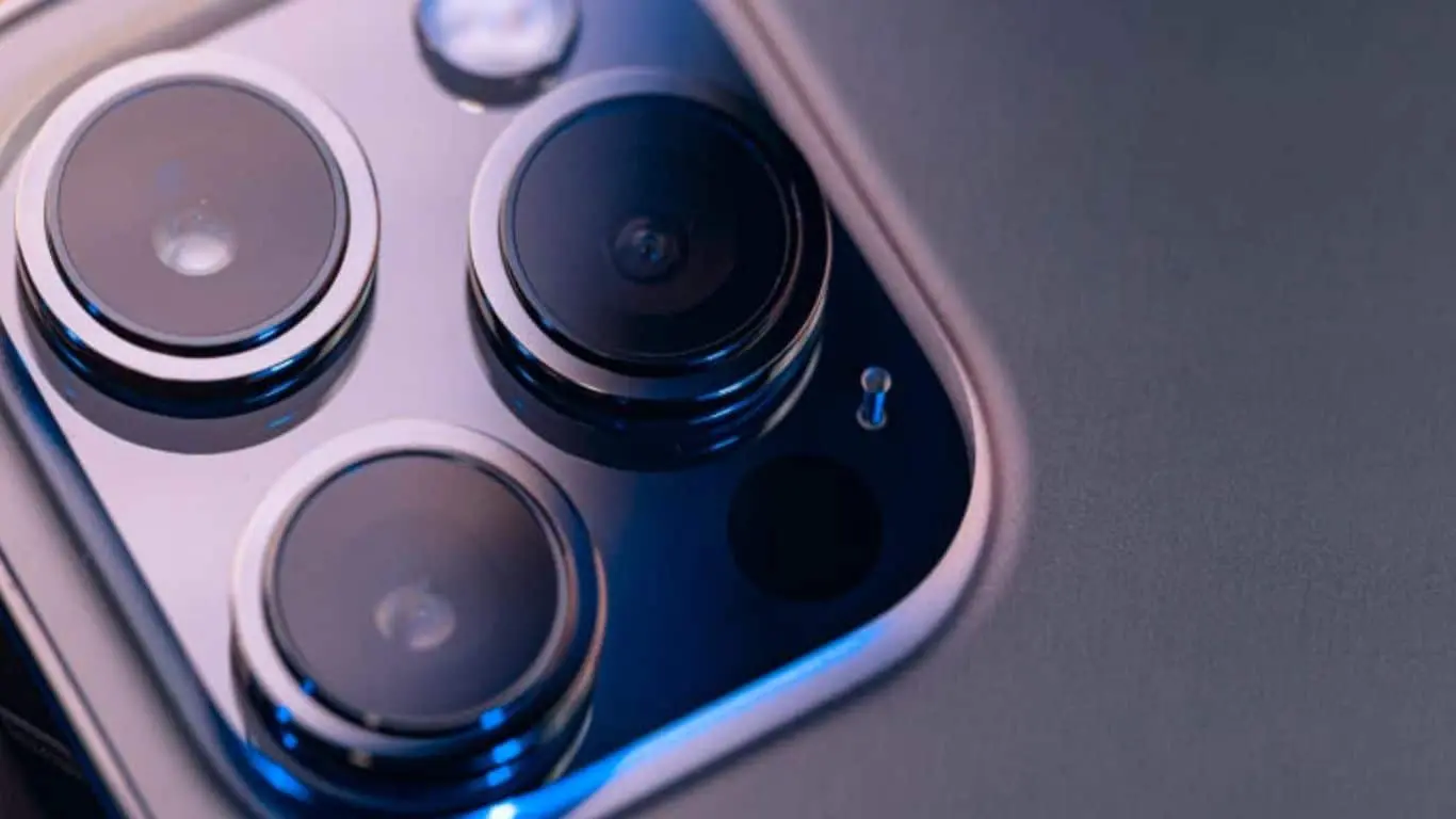 10 Groundbreaking Updates in Smartphone Technology in Last 20 Years - Integration of High-Resolution Cameras