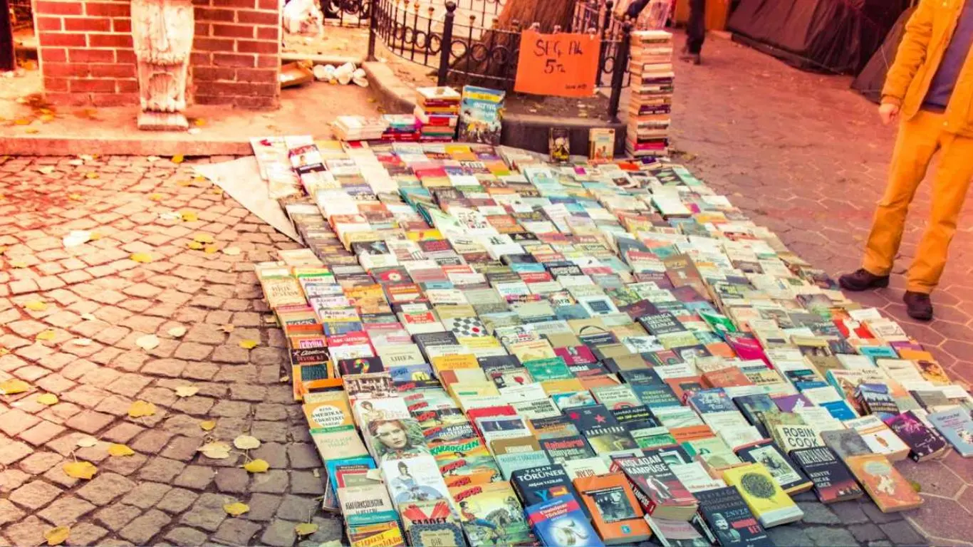 Sustainable Reading: How Second-Hand Books Can Reduce Our Carbon Footprint - Carbon Footprint Reduction Through Second-Hand Books