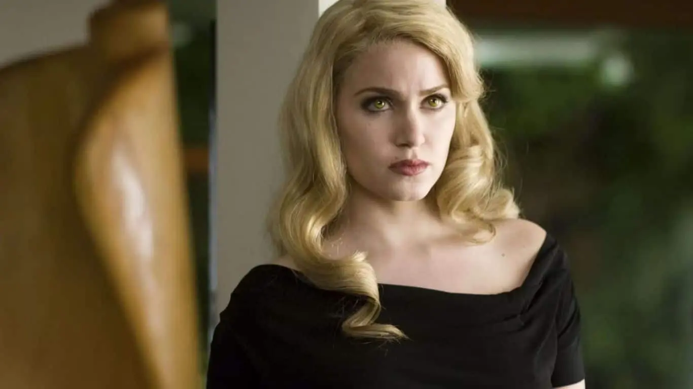 10 Memorable characters from Books Whose Names Begin with ‘R’ - Rosalie Hale ("Twilight" series by Stephenie Meyer)
