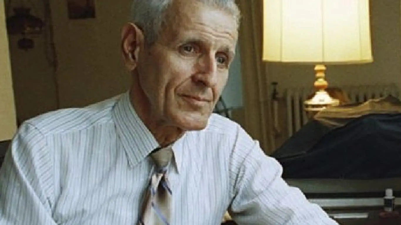 Major Historical Events on February 5 - Today in History - 1991: Dr. Jack Kevorkian Court Ruling