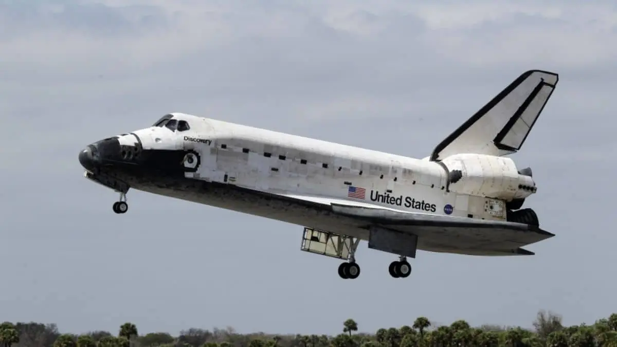 Major Historical Events on March 9- Today in History - 2011 – Space Shuttle Discovery Lands
