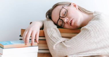 Why Does Reading Make us Sleepy?