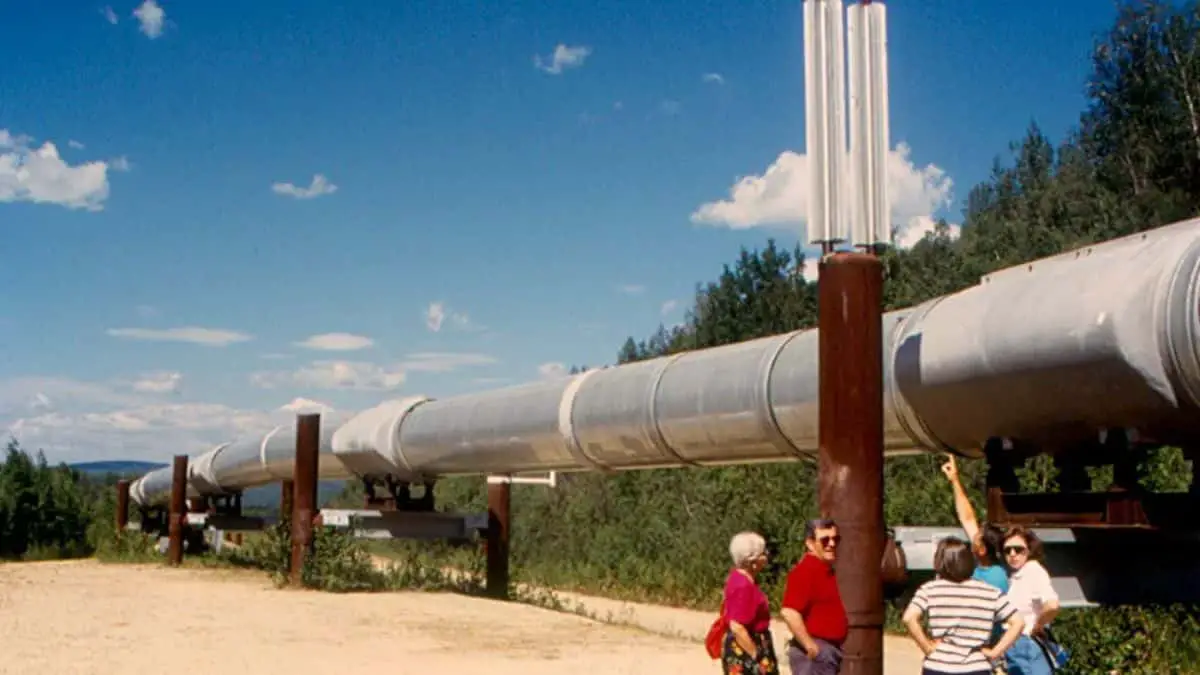 Major Historical Events on May 31 - Completion of the Trans-Alaska Pipeline - 1977 AD