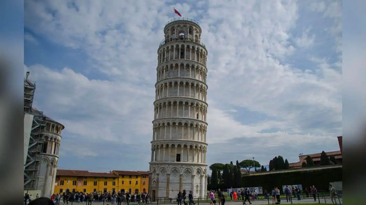 The Leaning Tower of Pisa: An Architectural Wonder - 1173 AD - Major Historical Events on August 9