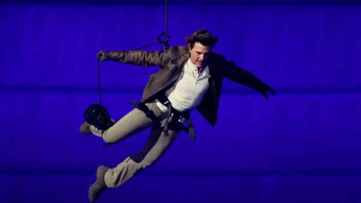 Tom Cruise amazed everyone with an 'epic stunt' during the Olympics closing ceremony