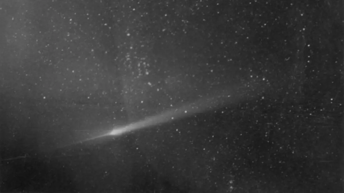 Major Historical Events on November 8 - The Enigmatic Comet Arend-Roland - 1956 AD