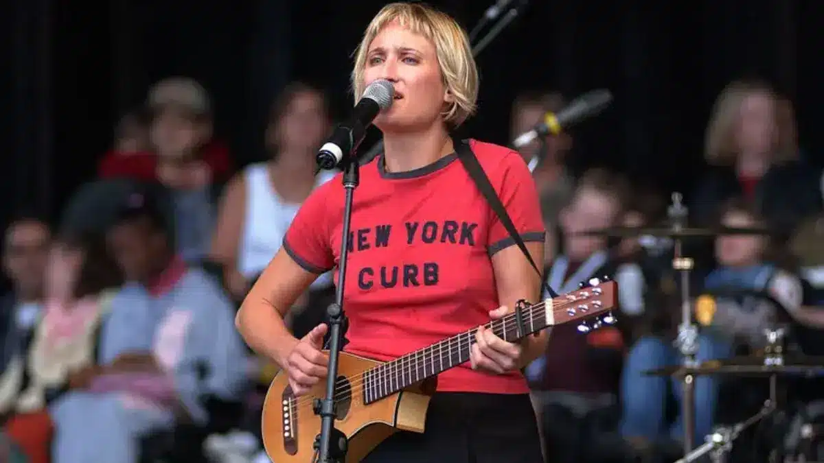 Jill Sobule, Trailblazing Singer-Songwriter of “I Kissed a Girl,” Dies at 66 in House Fire