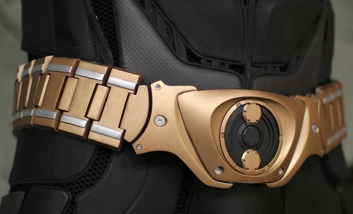 Origin Of Batman's Utility Belt In DC Comics